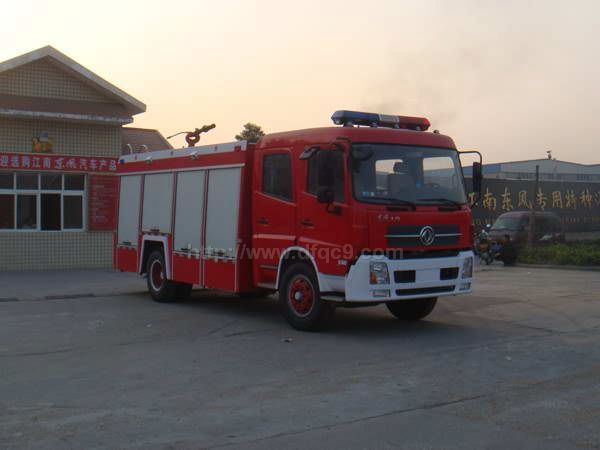 東風天錦泡沫消防車